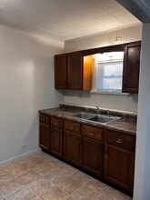 1337 15th Street a, Unit Downstairs in Moline, IL - Foto de edificio - Building Photo