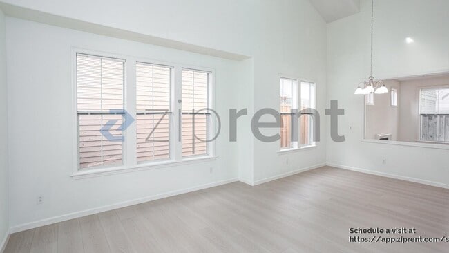 5 Chester Cir in Los Altos, CA - Foto de edificio - Building Photo