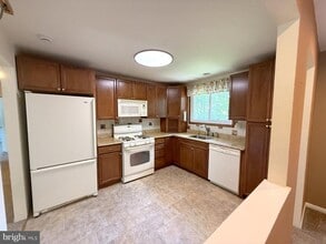 11 Knollwood Dr in Cherry Hill Township, NJ - Building Photo - Building Photo