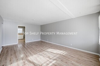 2427 Welbeck Rd in Des Moines, IA - Building Photo - Building Photo