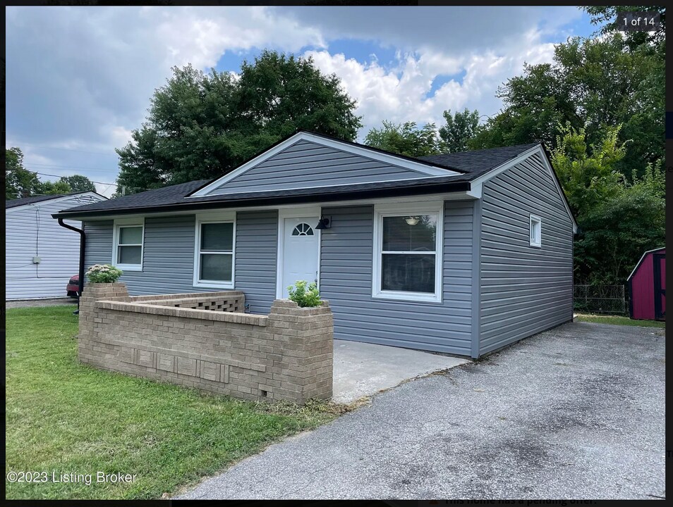4602 Shasta Trail in Louisville, KY - Building Photo