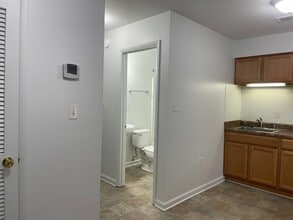 Cedarwood Apartments in Roanoke, VA - Building Photo - Building Photo