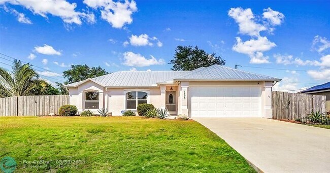 1598 SW Curry St in Port St. Lucie, FL - Foto de edificio - Building Photo