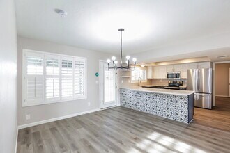 8402 S 15th Way in Phoenix, AZ - Building Photo - Building Photo