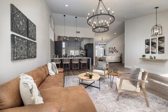 8640 Inwood Dr in Las Vegas, NV - Building Photo - Building Photo