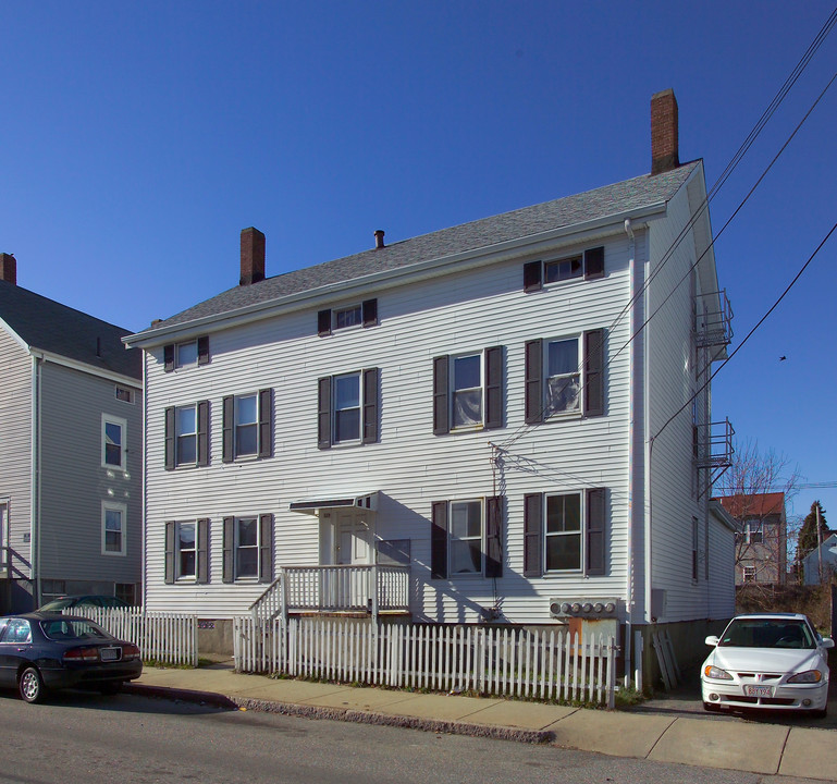 137 5th St in Fall River, MA - Building Photo