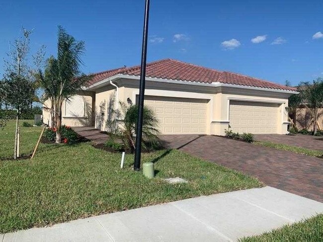 2044 Wellington St in Naples, FL - Building Photo - Building Photo
