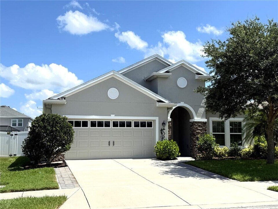 10820 79th St E in Parrish, FL - Foto de edificio