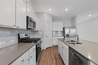 321 Arnage Dr in Hutto, TX - Building Photo - Building Photo