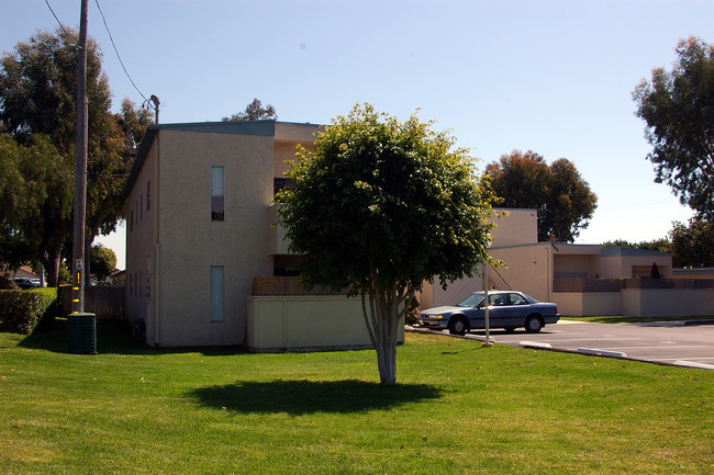 Magnolia Manor in Carlsbad, CA - Building Photo - Building Photo