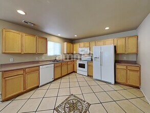 832 S 1660 W in Lehi, UT - Foto de edificio - Building Photo