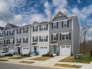 7263 Congressional Cir in Ruther Glen, VA - Building Photo - Building Photo