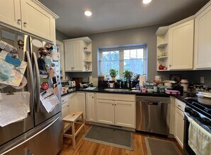 48 Maynard St, Unit 1 in Arlington, MA - Foto de edificio - Building Photo