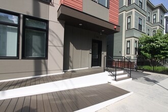160 Allston St, Unit #1 in Cambridge, MA - Building Photo - Building Photo
