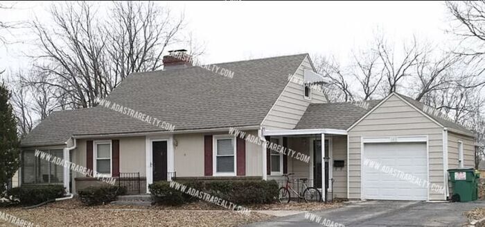 8410 55th Terrace in Mission, KS - Foto de edificio