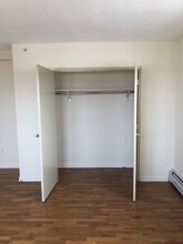 14 Brooklyn Ave, Unit 218 in Valley Stream, NY - Foto de edificio - Building Photo