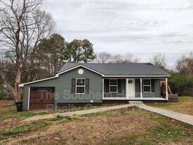 116 Shryer Rd in Athens, TN - Building Photo