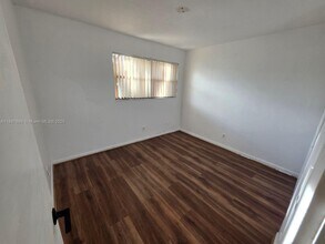 3252 Foxcroft Rd in Miramar, FL - Building Photo - Building Photo