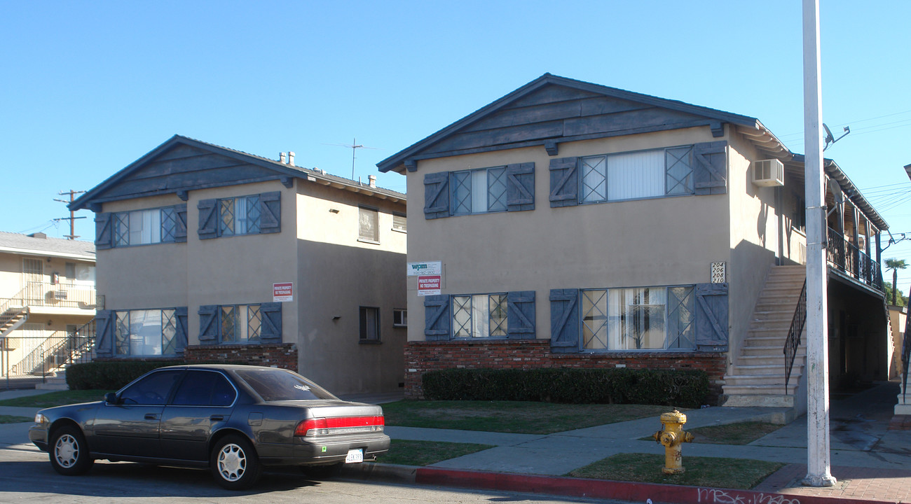 204-210 N Vecino Dr in Covina, CA - Building Photo