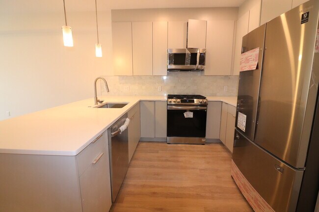 458 Washington St, Unit 308 in Boston, MA - Foto de edificio - Building Photo