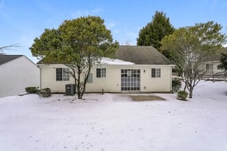 2693 Stratford Lake Ct in Winston-Salem, NC - Building Photo - Building Photo