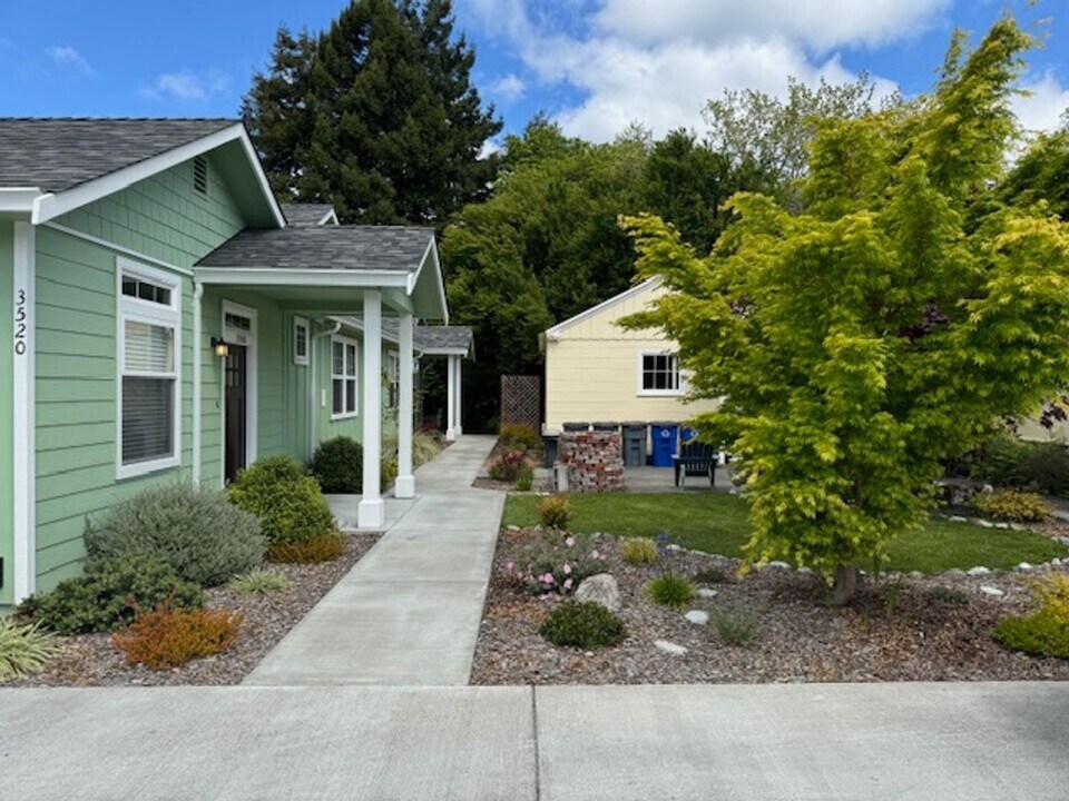 3500 Kenwood Rd-Unit -3520 Kenwood RD in Fortuna, CA - Building Photo