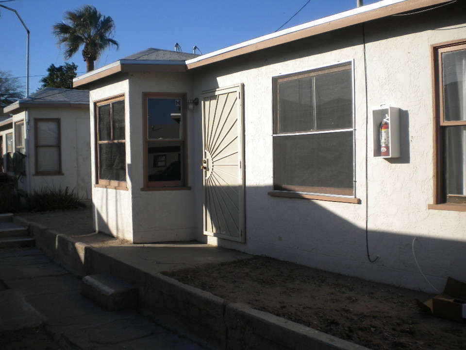 LA FIESTA APARTMENTS in Yuma, AZ - Building Photo