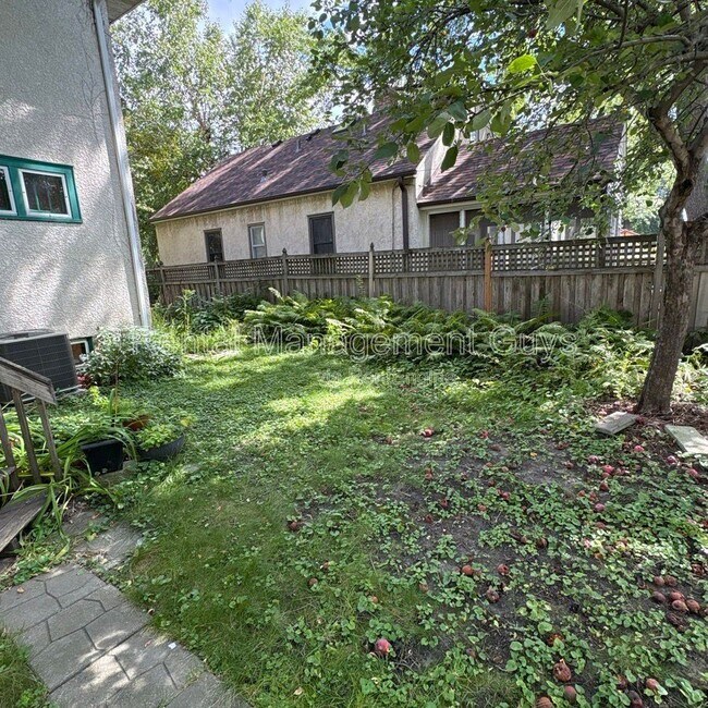 property at 3611 N Sheridan Ave