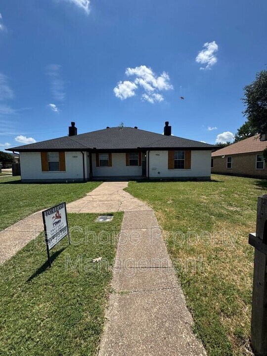 996 Meadow Cir S in Keller, TX - Building Photo