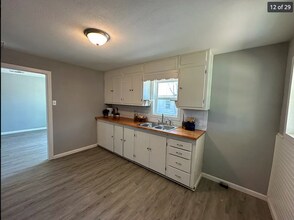 1 N Van Buren St, Unit C in San Angelo, TX - Building Photo - Building Photo