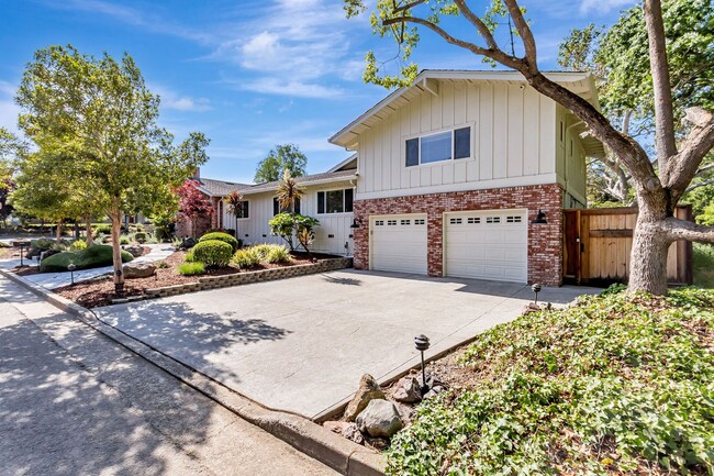 property at 6899 Hampton Dr