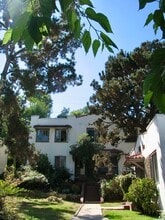 2003 3/4 Argyle Ave, Unit 3 34 in Los Angeles, CA - Foto de edificio - Building Photo