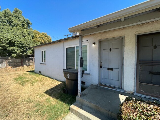 515-517 N M St in Tulare, CA - Building Photo - Building Photo