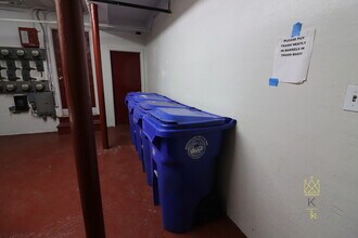 202 St Paul St, Unit 12 in Brookline, MA - Foto de edificio - Building Photo