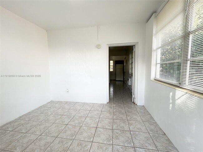 667 NE 86th St in Miami, FL - Building Photo - Building Photo