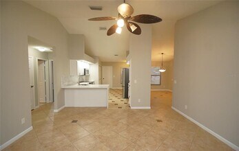 3605 Treeline Dr in Valrico, FL - Building Photo - Building Photo