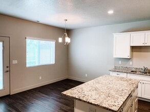 302 E 1500 N in Harrisville, UT - Building Photo - Building Photo