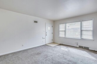 6142 E Harry St in Wichita, KS - Building Photo - Building Photo