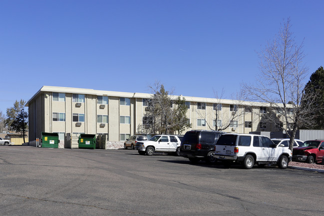 Fairway Valley Apartments in Colorado Springs, CO - Building Photo - Building Photo