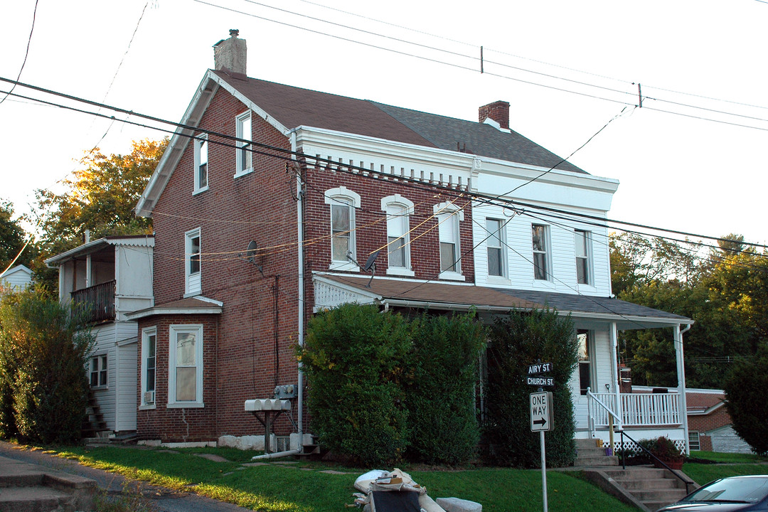 16 S Church St in Spring City, PA - Building Photo