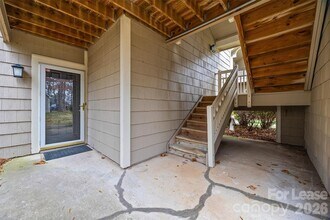 5003 Sharon Rd in Charlotte, NC - Foto de edificio - Building Photo