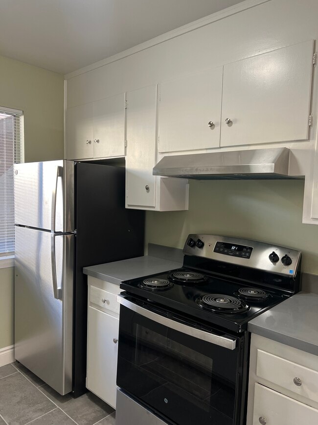 2125 92nd Ave in Oakland, CA - Building Photo - Building Photo