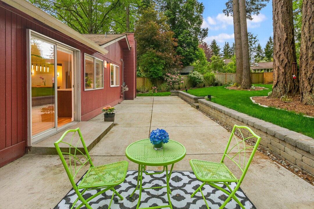 13306 NE 72nd St in Redmond, WA - Building Photo