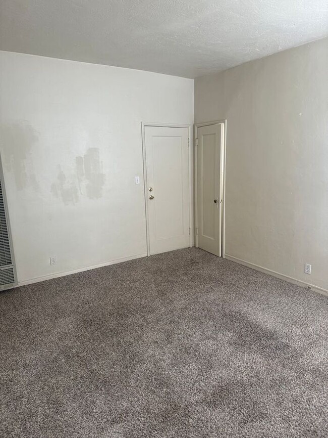 22143 Main St in Hayward, CA - Foto de edificio - Building Photo