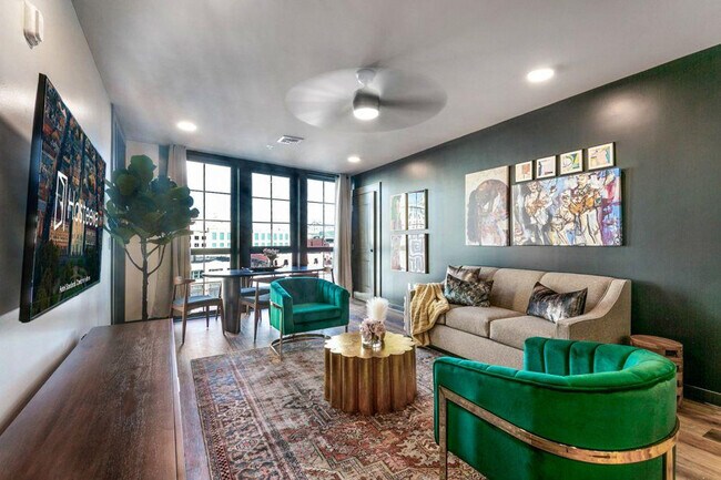 611 Commerce St in New Orleans, LA - Building Photo - Building Photo