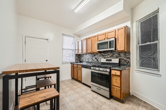 205 N Luzerne Ave in Baltimore, MD - Foto de edificio - Building Photo