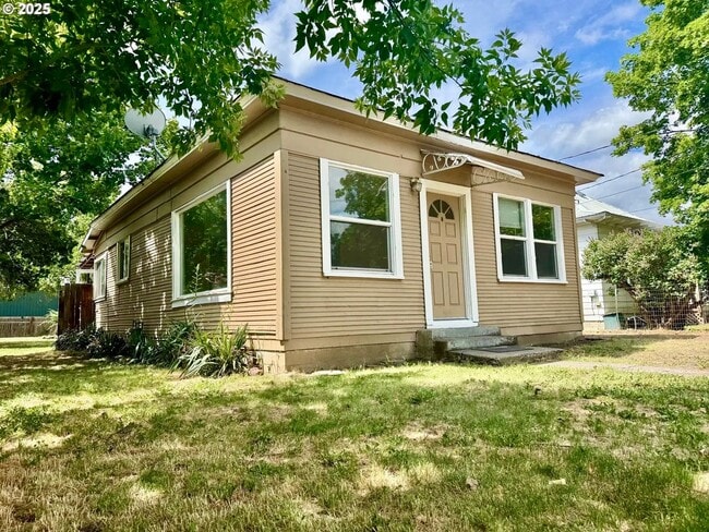 property at 1904 E O Ave