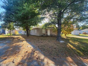 6149 Commodore Dr in Indianapolis, IN - Building Photo - Building Photo