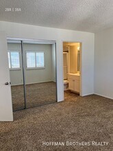 22321 Victory Blvd in Los Angeles, CA - Building Photo - Building Photo