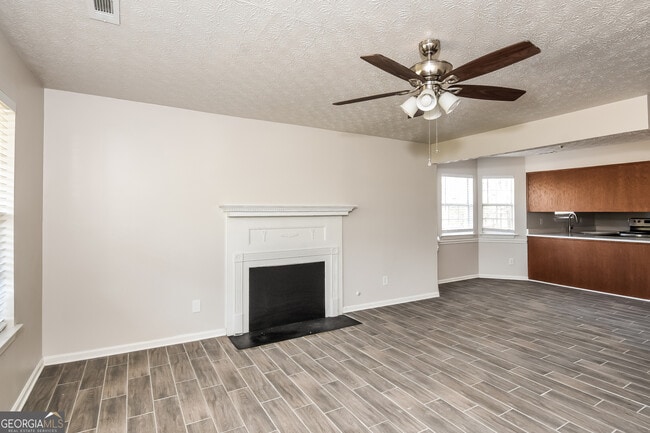 105 Pemberton Pl in Sharpsburg, GA - Building Photo - Building Photo